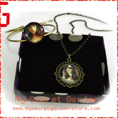 Kate Bush- The Kick Inside Cabochon Necklace and Bracelet Set Kate Bush- The Kick Inside Cabochon Necklace and Bracelet Set